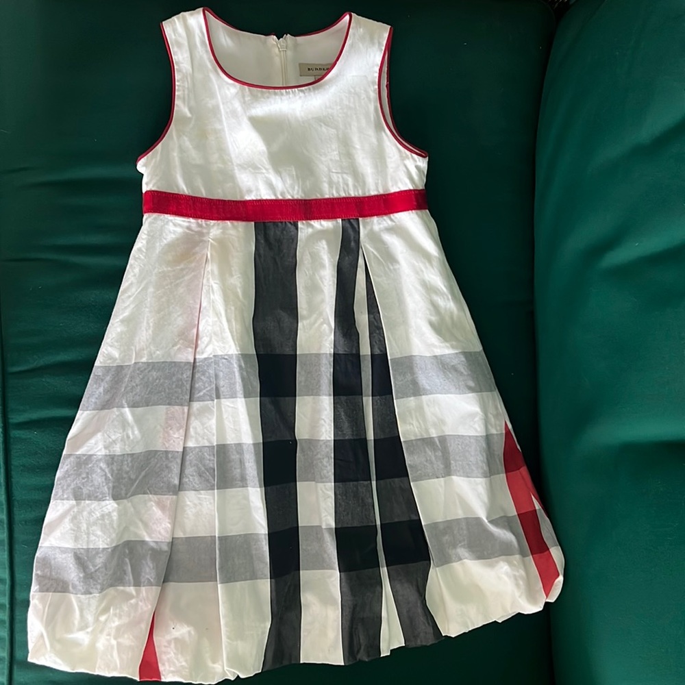 Children’s dress. Burberry. size 5y.